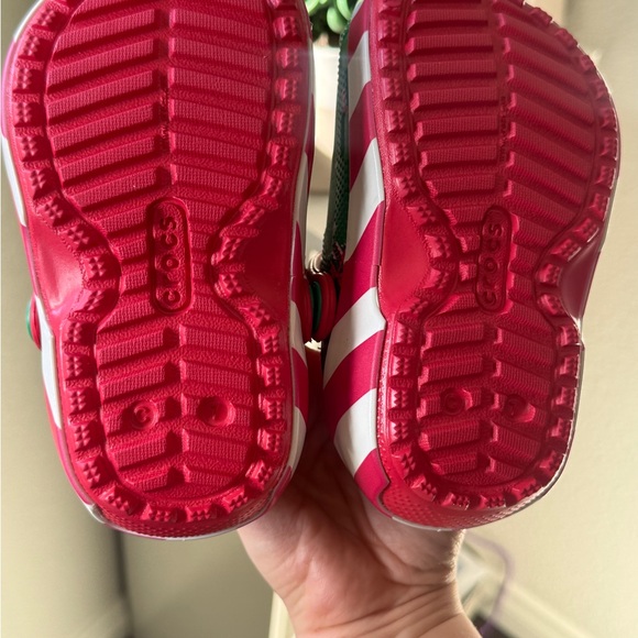 Crocs x Disney Parks Christmas 2024 Edition - Picture 9 of 9